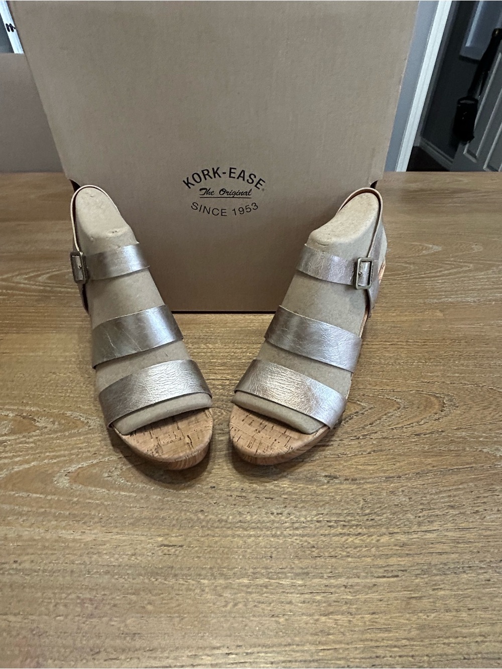 KORK-EASE Della Slingback Platform Sandals Silver Metallic Women's Size 10 NWBox